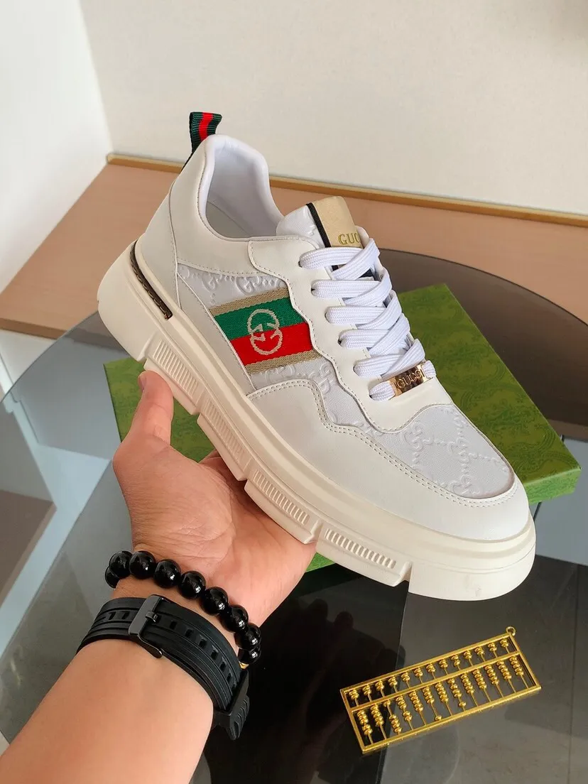 Factory price 400. The new GUCCI (Gucci) is launched at the same time, new men's shoes, 😘fabrics are selected imported cowhide, lining: sheepskin lining. 👍🏿 High-end ☄️ air-cushion molded anti-slip rubber outsole, exquisite lines, simple and elegant, comfortable and high-end for leisure travel. Code number: 38 to 44 (45 can be customized and cannot be returned or exchanged)